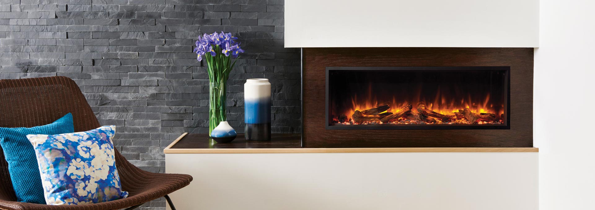 eReflex 105R Inset with Log &amp;amp; Pebble fuel effects